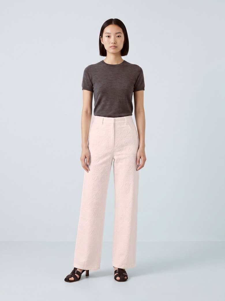 Baggy jeans on the same model, item 27 of the run