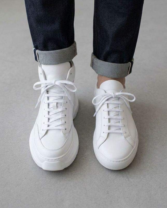 Reconstruction of a rejected frame: Two different shoes shipped as a pair.